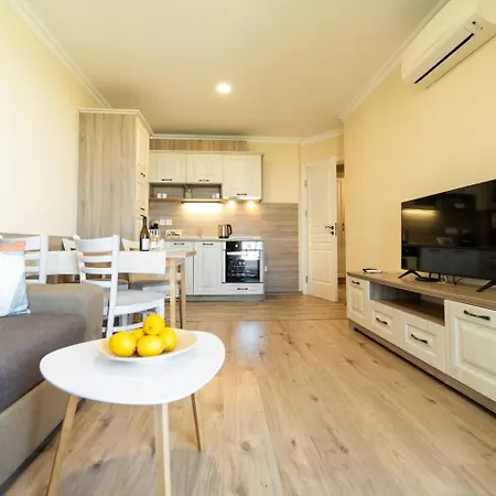 Burgas Beach Resort Apartments 3* Бургас